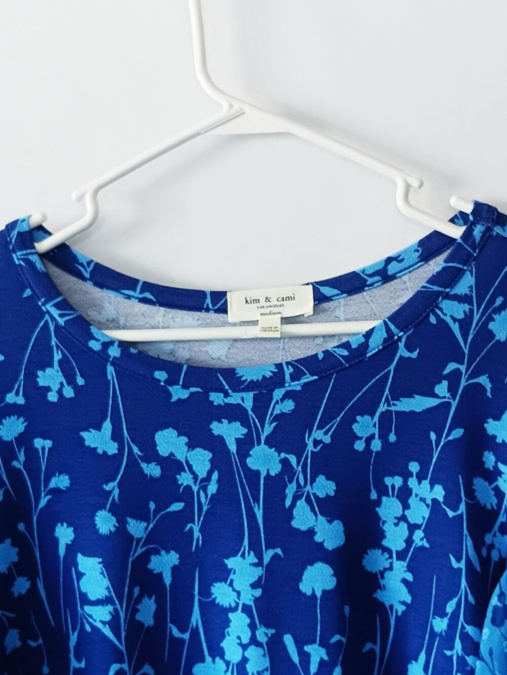 KIM & CAMI Blue Floral Blouse Size M - Picture 2 of 11